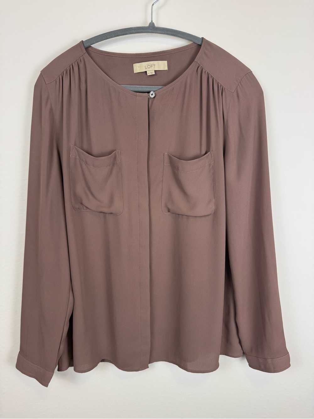 LOFT Dusty Mauve Hidden Button Pocket Blouse Medium Long Sleeve Career Top - Picture 2 of 13